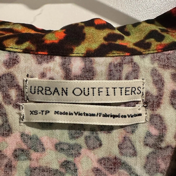 Urban Outfitters Colorful Leopard Print Cropped Top XS - Picture 5 of 5